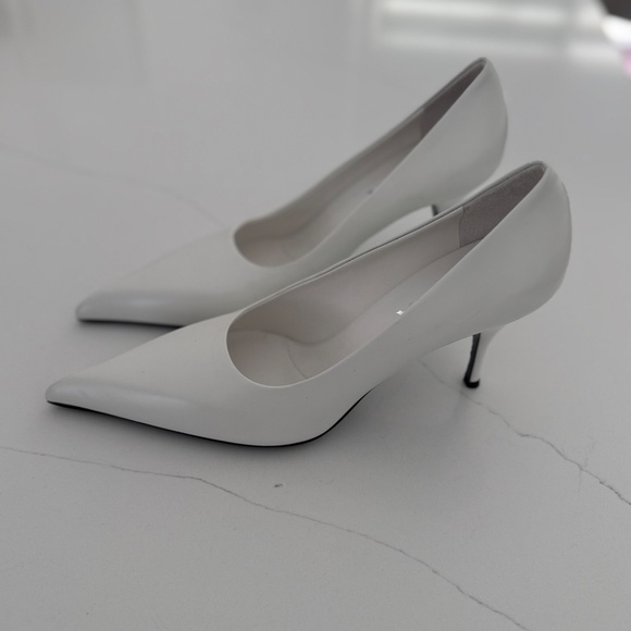 Prada Leather White Pumps Contemporary Pointed To Elegant Shoes Heels Size 40.5 - Picture 6 of 11